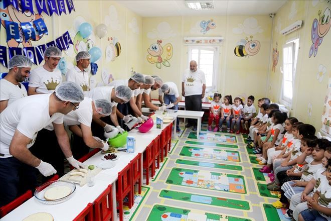 Babalar Güzel Pasta Yapmak İçin Yarıştı