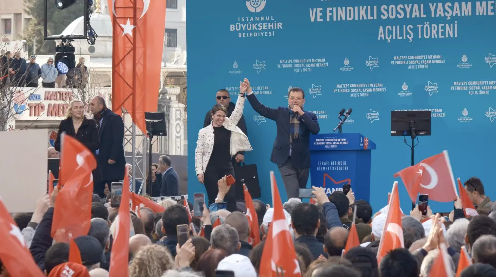 MALTEPE ‘CUMHURİYET MEYDANI’NA KAVUŞTU