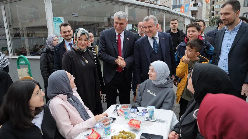 Kadem Ekşi Ve Osman Bak, Gençlerle İftarda Buluştu