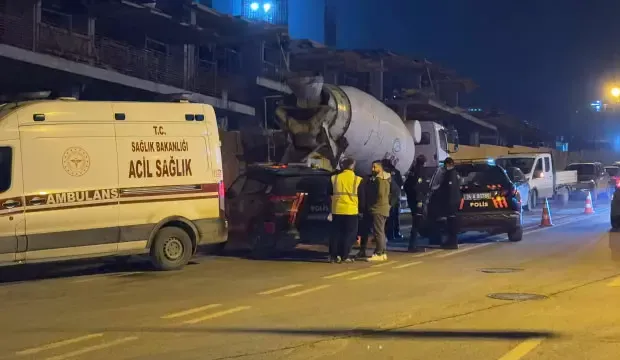 Beton mikserine düşerek can verdi