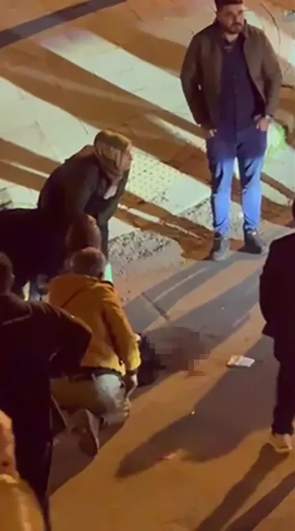 Sokak ortasında eski eşini bıçakladı