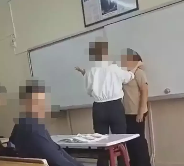 Öğretmenden Öğrenciye Dayak Kamerada