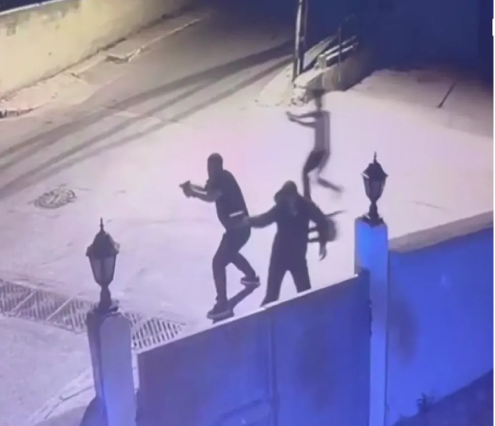 Maltepe’de sokak ortasında silahlı saldırı: 4 kişi birden kurşun sıktı!